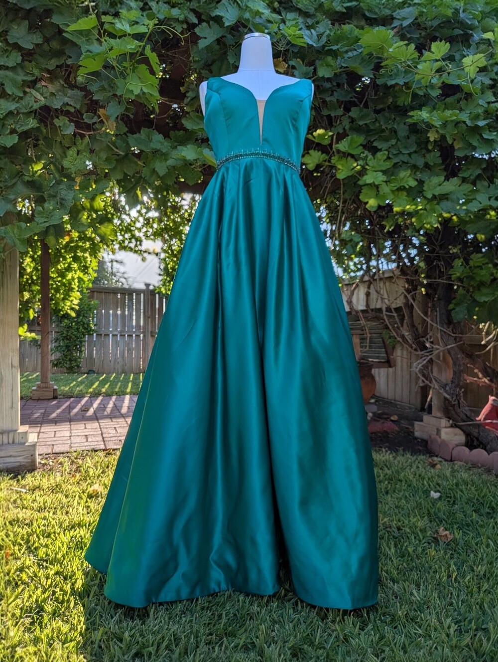 Sherry Hill Elegant Emerald Green Satin Ball Gown Dress Size 10